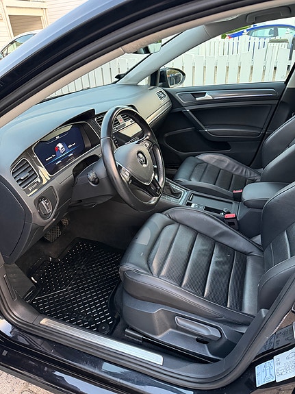 Volkswagen e-Golf VII 8 of 10