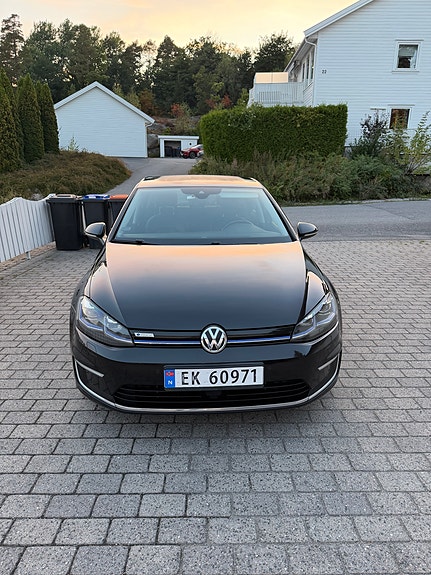 Volkswagen e-Golf VII 2 of 10