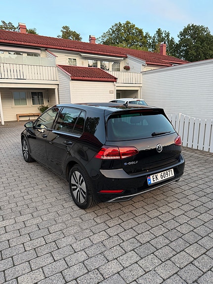 Volkswagen e-Golf VII 4 of 10