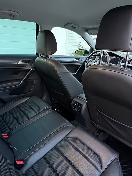 Volkswagen e-Golf VII 5 of 10