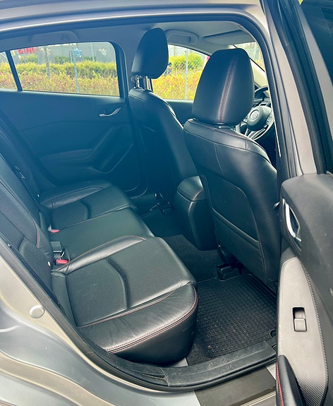 Mazda 3 8 of 15