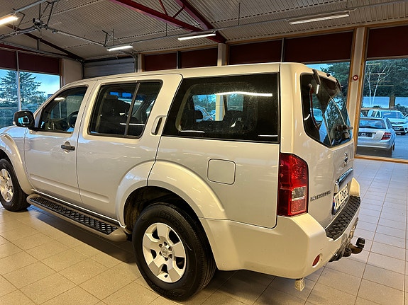 Nissan Pathfinder 4 of 9