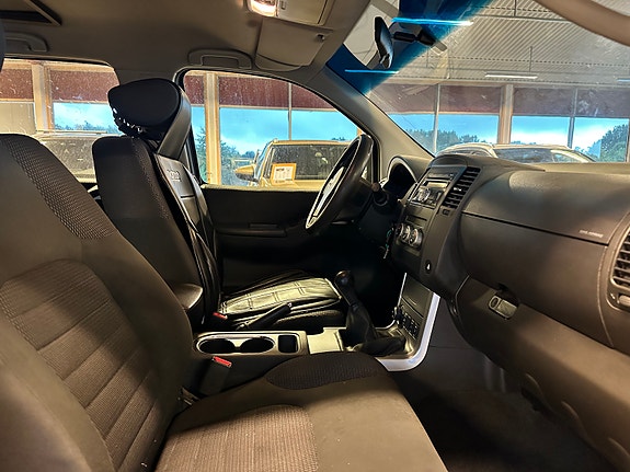 Nissan Pathfinder 6 of 9