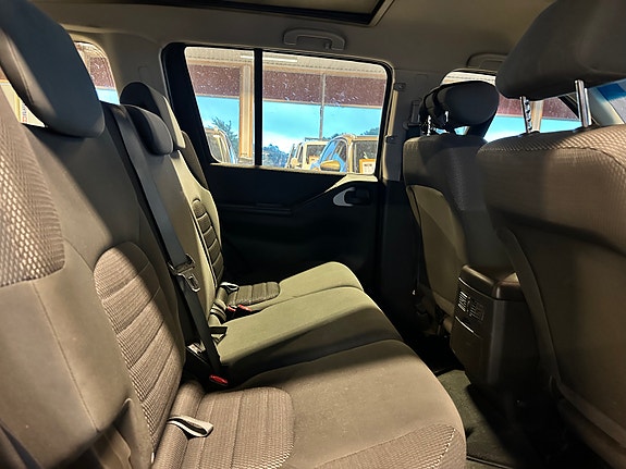 Nissan Pathfinder 8 of 9