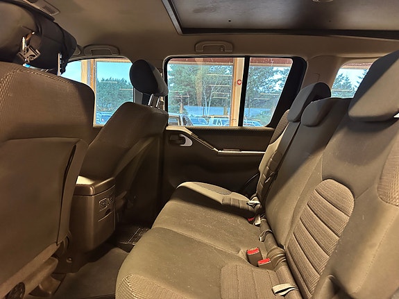 Nissan Pathfinder 7 of 9
