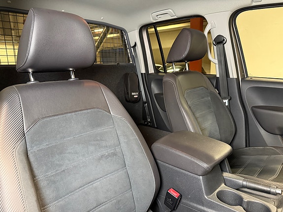 Volkswagen Amarok 25 of 30