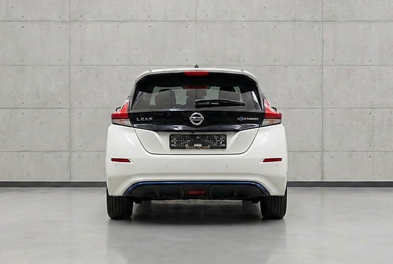 Nissan Leaf 4 of 18