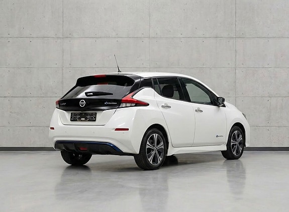 Nissan Leaf 2 of 18