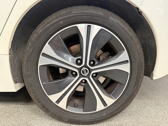 Nissan Leaf 6 of 18