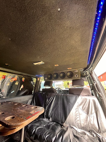 Volkswagen Caravelle 7 of 11