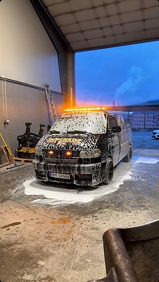 Volkswagen Caravelle 2 of 11