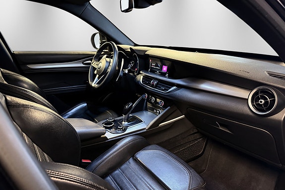 Alfa Romeo Stelvio 26 of 30