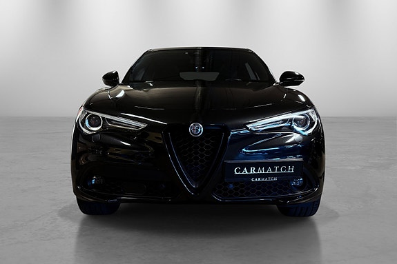 Alfa Romeo Stelvio 2 of 30