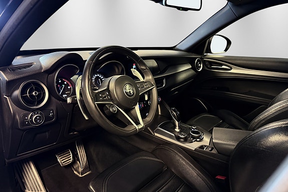 Alfa Romeo Stelvio 21 of 30