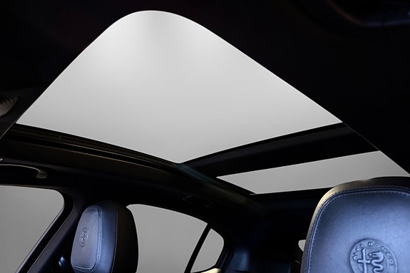 Alfa Romeo Stelvio 23 of 30