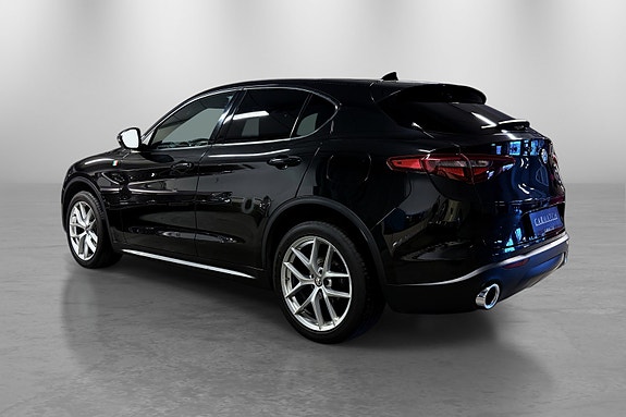 Alfa Romeo Stelvio 8 of 30