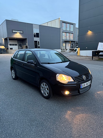 Volkswagen Polo 2 of 16