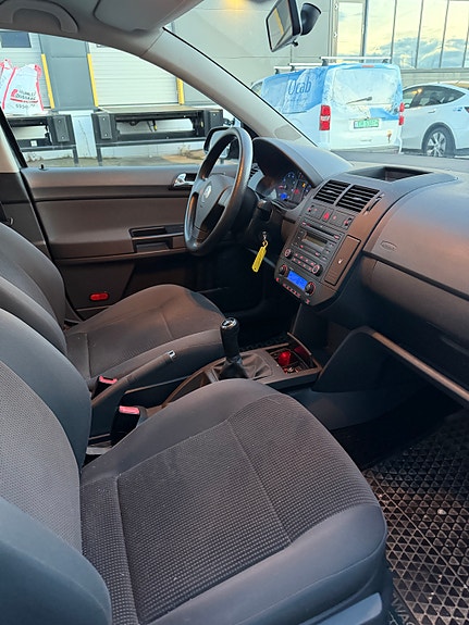 Volkswagen Polo 12 of 16