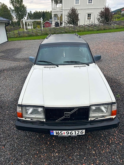 Volvo 245 2 of 12