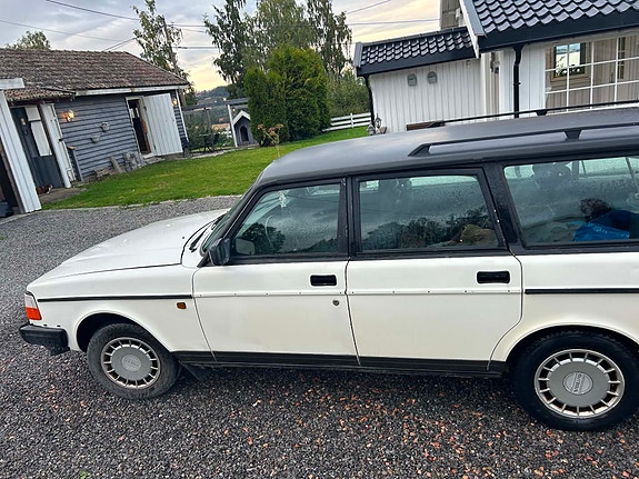 Volvo 245 9 of 12