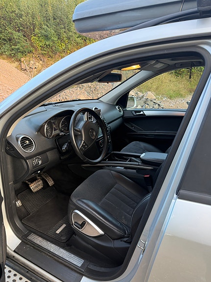 Mercedes-Benz ML280 8 of 30