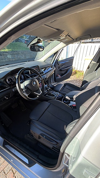 BMW 225xe 3 of 5