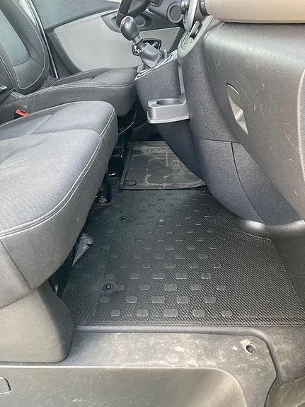 Nissan NV300 24 of 30
