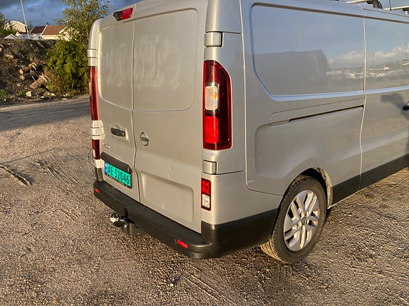 Nissan NV300 10 of 30