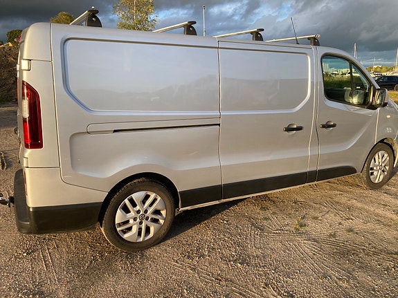 Nissan NV300 7 of 30