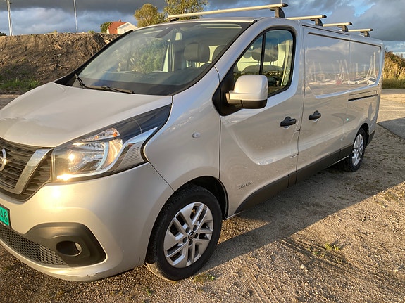 Nissan NV300 3 of 30