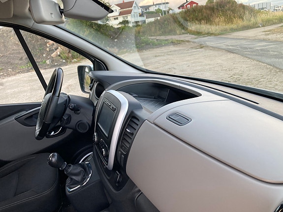 Nissan NV300 22 of 30