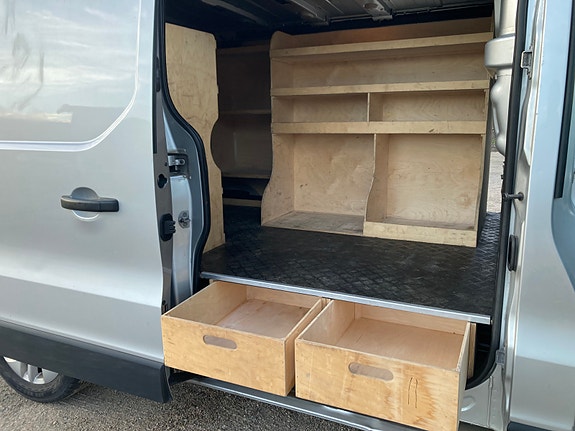 Nissan NV300 25 of 30