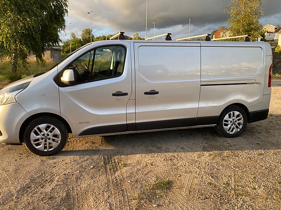 Nissan NV300 4 of 30