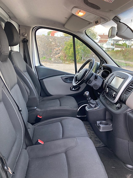 Nissan NV300 20 of 30