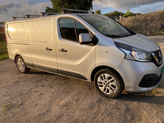 Nissan NV300 5 of 30