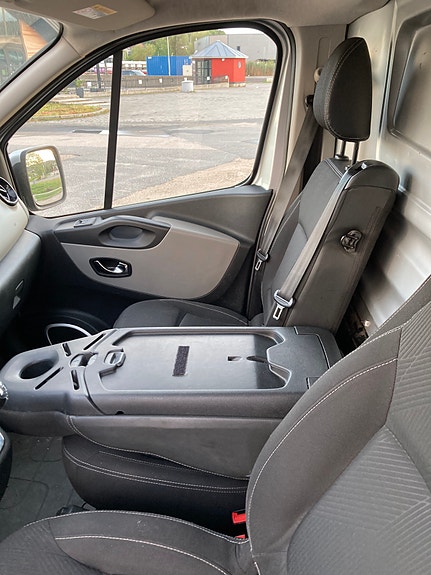 Nissan NV300 18 of 30
