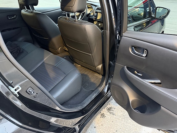 Nissan Leaf 4 of 26