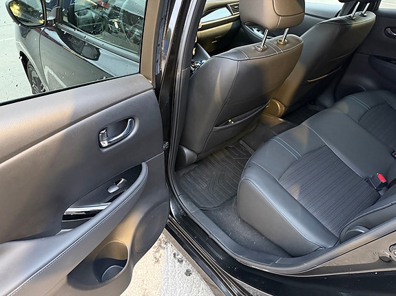 Nissan Leaf 7 of 26