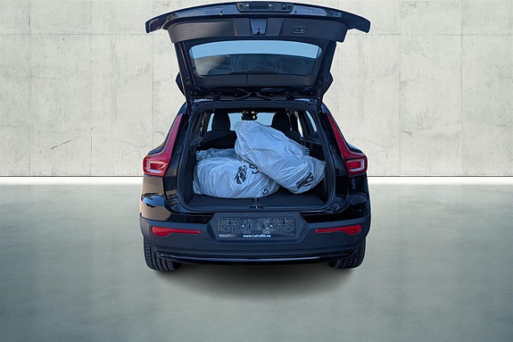 Volvo XC40 15 of 20