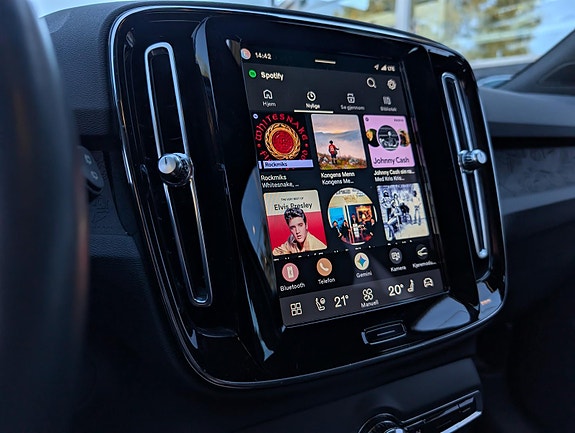 Volvo XC40 13 of 20