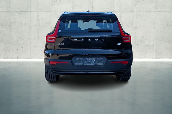 Volvo XC40 4 of 20