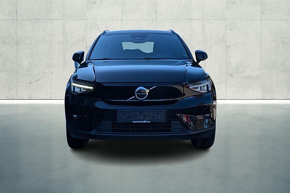 Volvo XC40 8 of 20