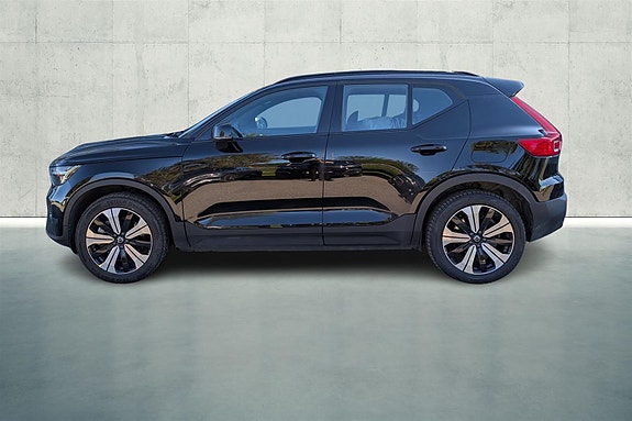 Volvo XC40 2 of 20