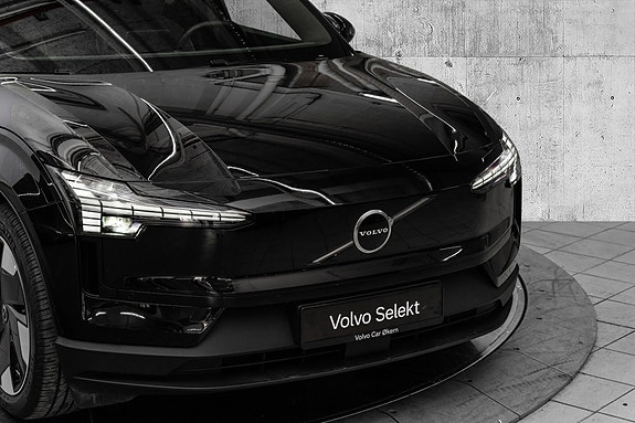 Volvo EX30 2 of 29