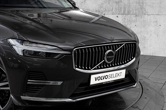 Volvo XC60 2 of 26