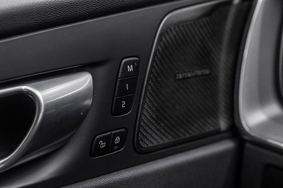 Volvo XC60 9 of 23