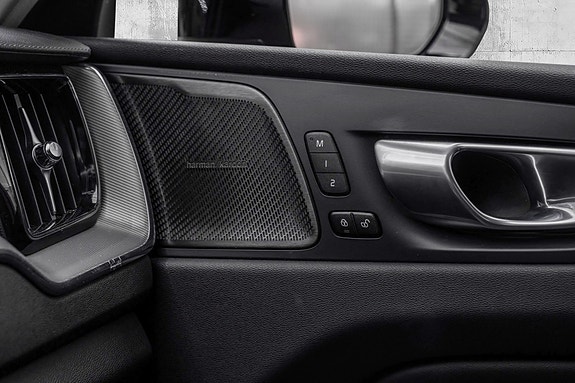 Volvo XC60 18 of 23