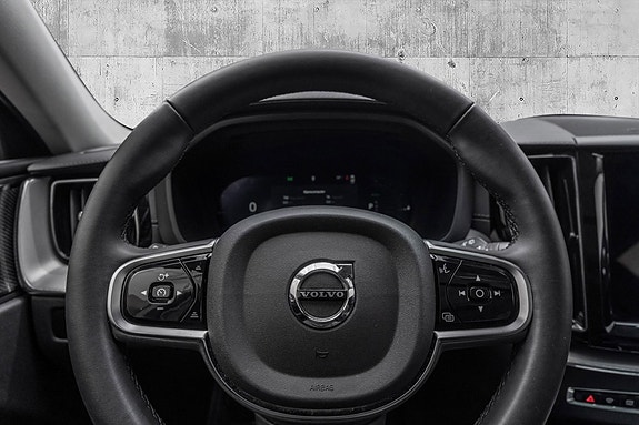 Volvo XC60 12 of 23
