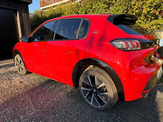 Peugeot 208 3 of 13