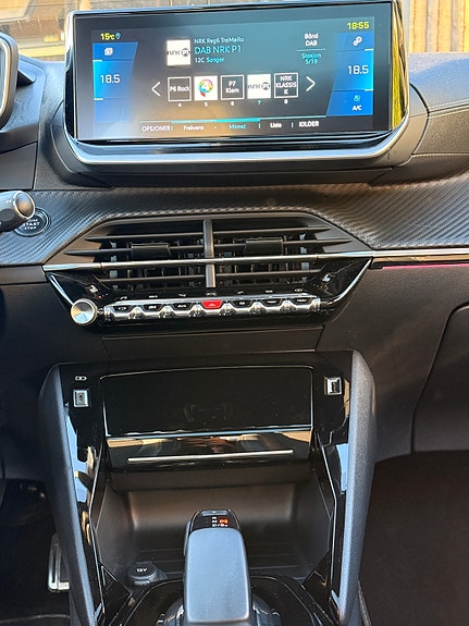 Peugeot 208 8 of 13